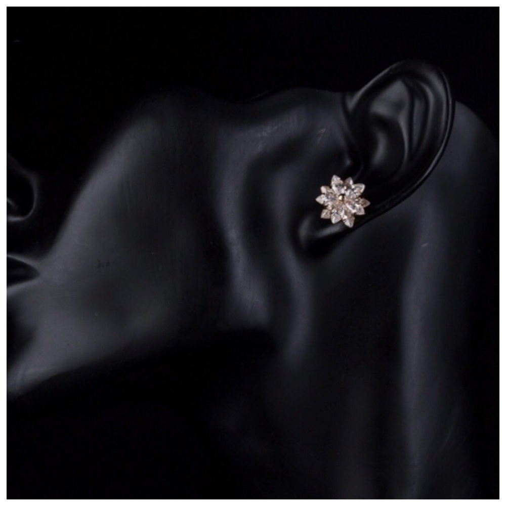 Swarovski Crystals The Zilya Flower Earrings - Picture 5 of 5